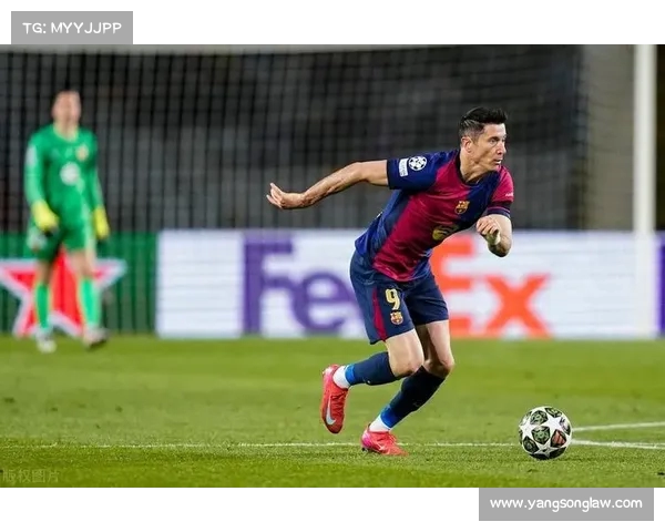 费兰亚洲行表现抢眼力争与莱万竞争巴萨首发中锋位置